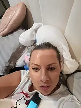 Snapshot of Sparkle2206 chatting on 10-12-25, 10:09 Sparkle2206 online show from 10-12-25, 10:09