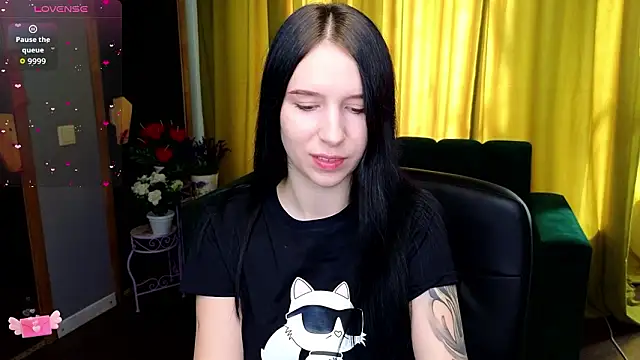 Snapshot of KarolinaBlacks chatting on 03-13-26, 06:31 KarolinaBlacks online show from 03-13-26, 06:31