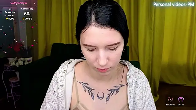 Snapshot of KarolinaBlacks chatting on 03-27-26, 08:26 KarolinaBlacks online show from 03-27-26, 08:26