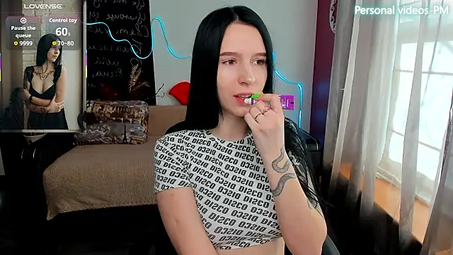 Snapshot of KarolinaBlacks chatting on 03-29-26, 05:29 KarolinaBlacks online show from 03-29-26, 05:29