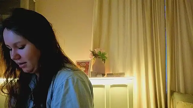 Snapshot of Alisia_Mars chatting on 02-14-26, 05:15 Alisia Mars online show from 02-14-26, 05:15