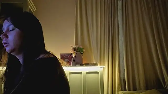 Snapshot of Alisia_Mars chatting on 02-18-26, 03:46 Alisia Mars online show from 02-18-26, 03:46