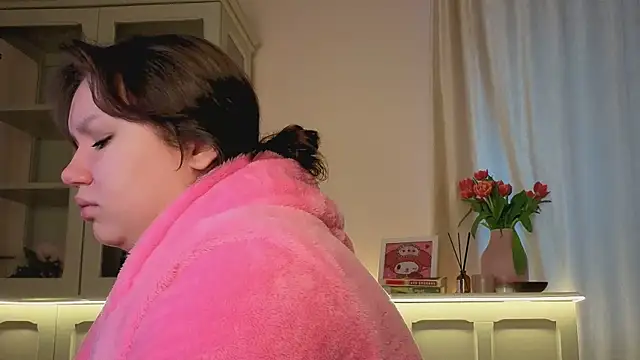 Snapshot of Alisia_Mars chatting on 03-09-26, 05:00 Alisia Mars online show from 03-09-26, 05:00