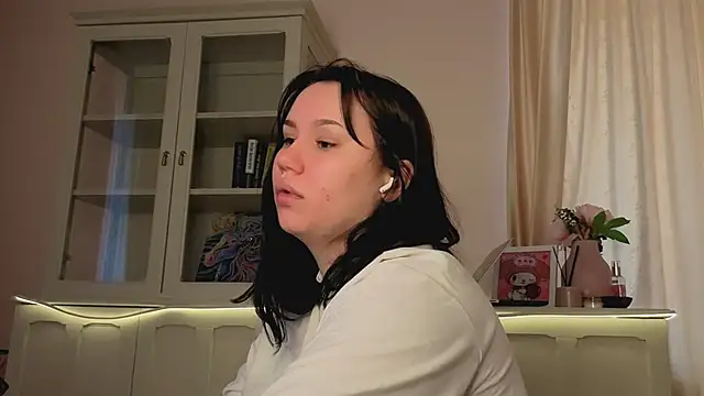 Snapshot of Alisia_Mars chatting on 03-27-26, 08:26 Alisia Mars online show from 03-27-26, 08:26