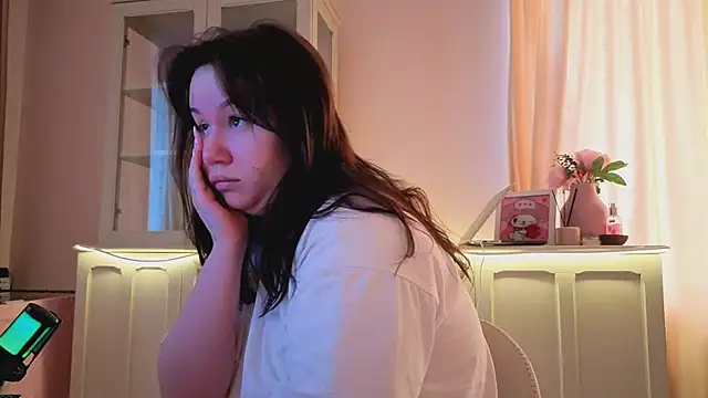 Snapshot of Alisia_Mars chatting on 03-28-26, 05:40 Alisia Mars online show from 03-28-26, 05:40