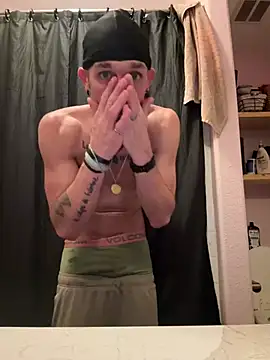 Snapshot of WhiteChocolateSwirlz chatting on 03-31-26, 01:07 WhiteChocolateSwirlz online show from 03-31-26, 01:07