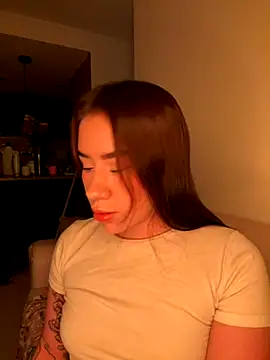 Snapshot of Im_Valen_Cute chatting on 09-25-25, 01:42 Im Valen Cute online show from 09-25-25, 01:42