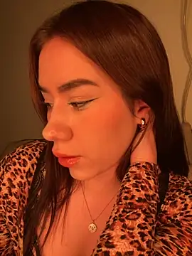 Snapshot of Im_Valen_Cute chatting on 09-26-25, 03:32 Im Valen Cute online show from 09-26-25, 03:32