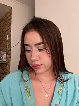 Snapshot of Im_Valen_Cute chatting on 10-01-25, 08:15 Im Valen Cute online show from 10-01-25, 08:15