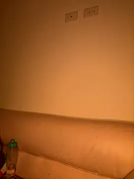 Snapshot of Im_Valen_Cute chatting on 10-04-25, 02:31 Im Valen Cute online show from 10-04-25, 02:31