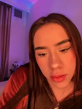 Snapshot of Im_Valen_Cute chatting on 10-23-25, 01:16 Im Valen Cute online show from 10-23-25, 01:16