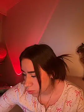 Snapshot of Im_Valen_Cute chatting on 11-26-25, 02:45 Im Valen Cute online show from 11-26-25, 02:45