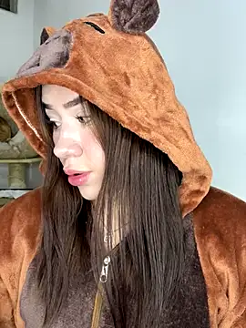 Snapshot of Im_Valen_Cute chatting on 11-28-25, 02:36 Im Valen Cute online show from 11-28-25, 02:36