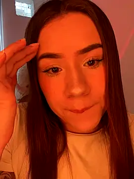 Snapshot of Im_Valen_Cute chatting on 11-29-25, 08:12 Im Valen Cute online show from 11-29-25, 08:12