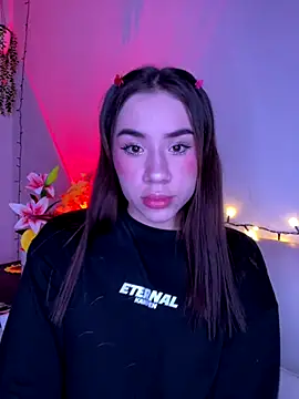 Snapshot of Im_Valen_Cute chatting on 12-18-25, 03:45 Im Valen Cute online show from 12-18-25, 03:45