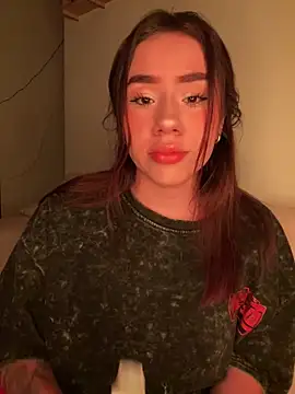 Snapshot of Im_Valen_Cute chatting on 01-14-26, 02:39 Im Valen Cute online show from 01-14-26, 02:39