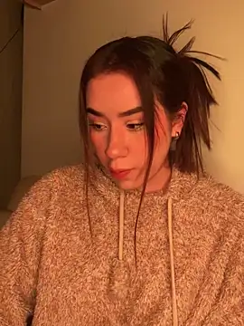 Snapshot of Im_Valen_Cute chatting on 02-08-26, 01:42 Im Valen Cute online show from 02-08-26, 01:42