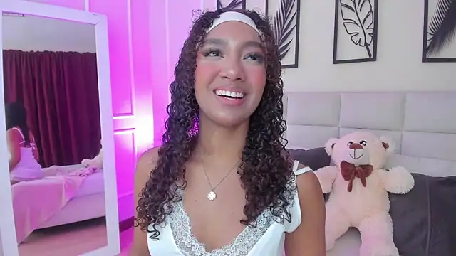 Snapshot of Amber__Sanchez chatting on 03-06-25, 03:24 Amber Sanchez online show from 03-06-25, 03:24