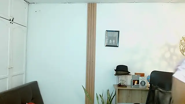 Snapshot of Reiko_85_ chatting on 02-10-25, 06:35 Reiko 85 online show from 02-10-25, 06:35
