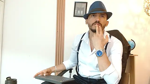 Snapshot of Reiko_85_ chatting on 09-17-25, 02:52 Reiko 85 online show from 09-17-25, 02:52