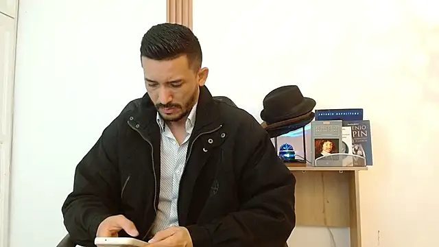 Reiko 85  online show from 11-30-25, 02:43