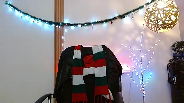 Reiko 85  online show from 12-18-25, 02:34