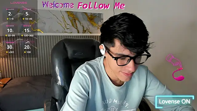 Snapshot of Dyla_n18 chatting on 08-08-26, 08:33 Dyla n18 online show from 08-08-26, 08:33