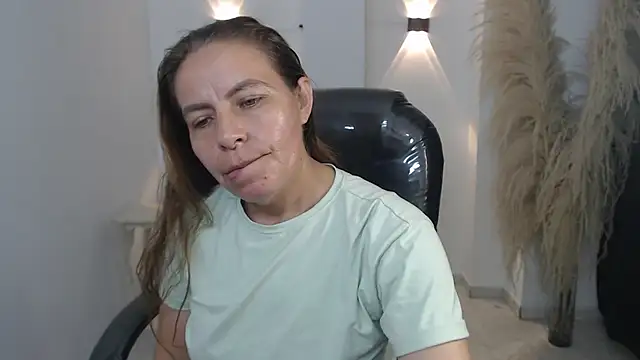 Milf karlye online show from 12-20-25, 01:45