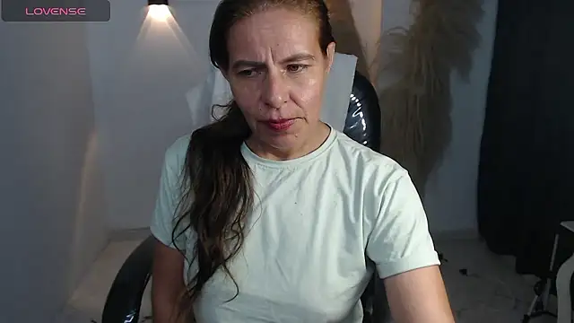 Milf karlye online show from 01-12-26, 05:45