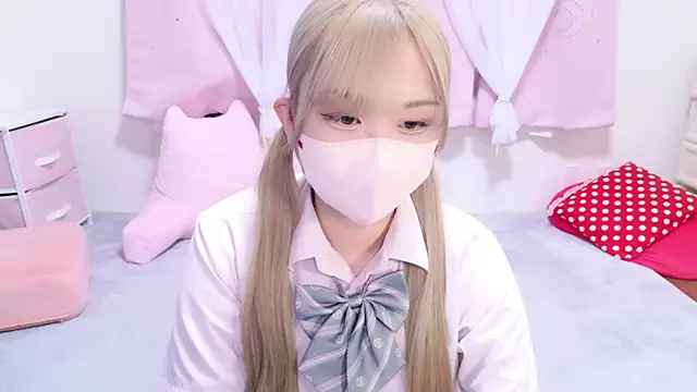 Snapshot of MAIKA_pyon chatting on 03-04-25, 01:17 MAIKA pyon online show from 03-04-25, 01:17