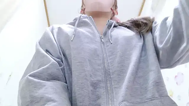 Snapshot of MAIKA_pyon chatting on 09-12-25, 10:26 MAIKA pyon online show from 09-12-25, 10:26