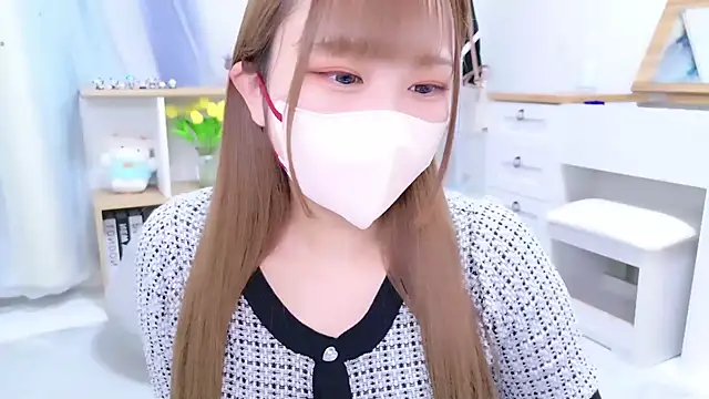 Snapshot of MAIKA_pyon chatting on 09-25-25, 09:29 MAIKA pyon online show from 09-25-25, 09:29