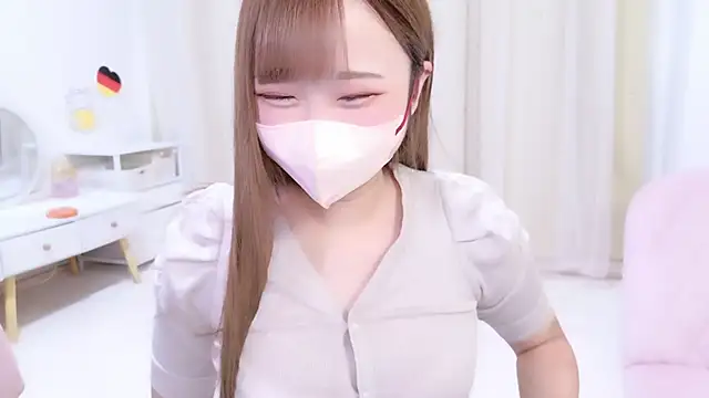 Snapshot of MAIKA_pyon chatting on 09-29-25, 11:42 MAIKA pyon online show from 09-29-25, 11:42