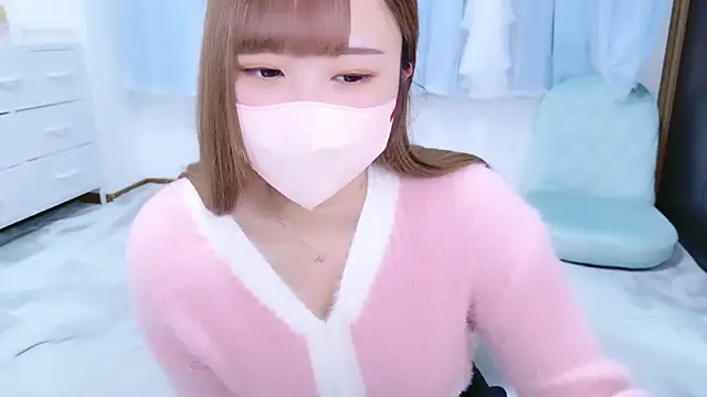 Snapshot of MAIKA_pyon chatting on 10-14-25, 06:47 MAIKA pyon online show from 10-14-25, 06:47