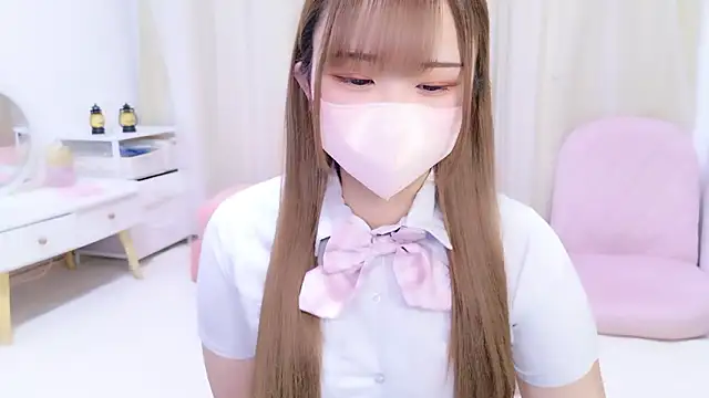 Snapshot of MAIKA_pyon chatting on 10-20-25, 03:23 MAIKA pyon online show from 10-20-25, 03:23