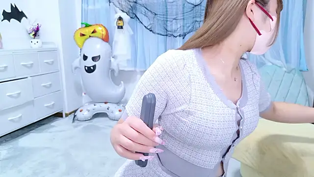 Snapshot of MAIKA_pyon chatting on 10-26-25, 05:19 MAIKA pyon online show from 10-26-25, 05:19