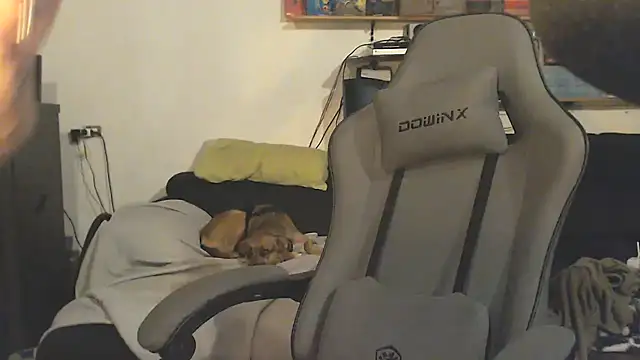 complicata mente online show from 03-23-25, 03:21