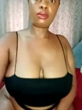 Snapshot of Luciouslips00 chatting on 11-08-25, 11:32 Luciouslips00 online show from 11-08-25, 11:32