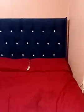 Snapshot of Luciouslips00 chatting on 02-19-26, 09:44 Luciouslips00 online show from 02-19-26, 09:44