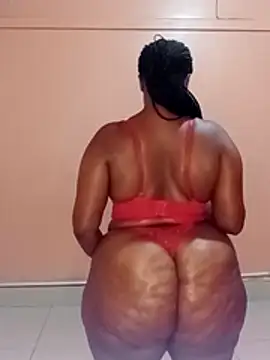 Snapshot of Luciouslips00 chatting on 03-26-26, 04:45 Luciouslips00 online show from 03-26-26, 04:45