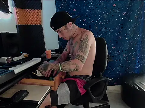 Snapshot of patrik_tattoo_ chatting on 02-23-25, 08:11 patrik tattoo online show from 02-23-25, 08:11
