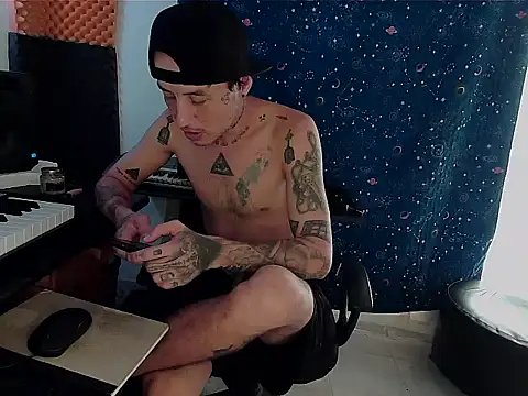 Snapshot of patrik_tattoo_ chatting on 03-21-25, 07:24 patrik tattoo online show from 03-21-25, 07:24