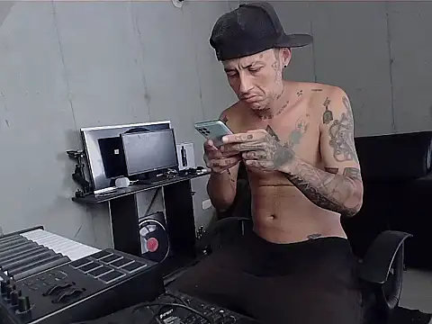 patrik tattoo  online show from 02-06-26, 05:16