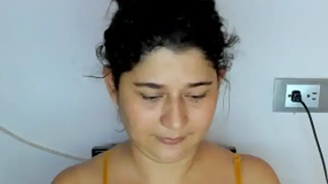 alinabozz1 online show from 05-03-26, 08:04
