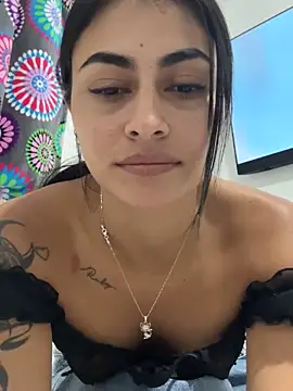 Snapshot of emilie_xx_ chatting on 10-06-25, 05:43 emilie xx online show from 10-06-25, 05:43