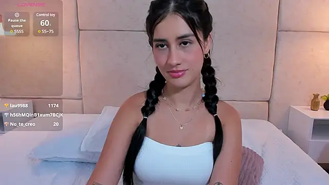 Snapshot of Amiirra_ chatting on 12-24-24, 12:00 Amiirra online show from 12-24-24, 12:00
