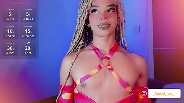 Snapshot of DanniLee_ chatting on 10-20-25, 11:49 DanniLee online show from 10-20-25, 11:49