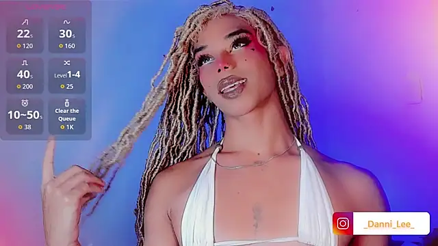 Snapshot of DanniLee_ chatting on 10-21-25, 10:21 DanniLee online show from 10-21-25, 10:21