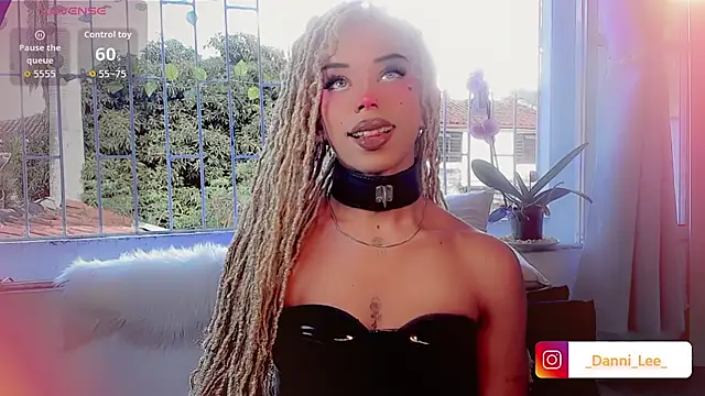 Snapshot of DanniLee_ chatting on 10-26-25, 09:10 DanniLee online show from 10-26-25, 09:10