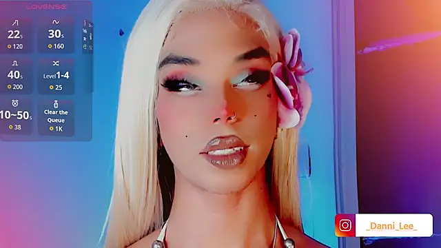 Snapshot of DanniLee_ chatting on 10-30-25, 10:32 DanniLee online show from 10-30-25, 10:32